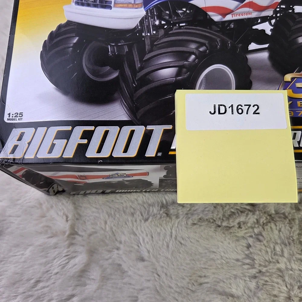 AMT Bigfoot Monster Truck 35th Anniversary 1/25 Scale Model Kit AMT668 Sealed